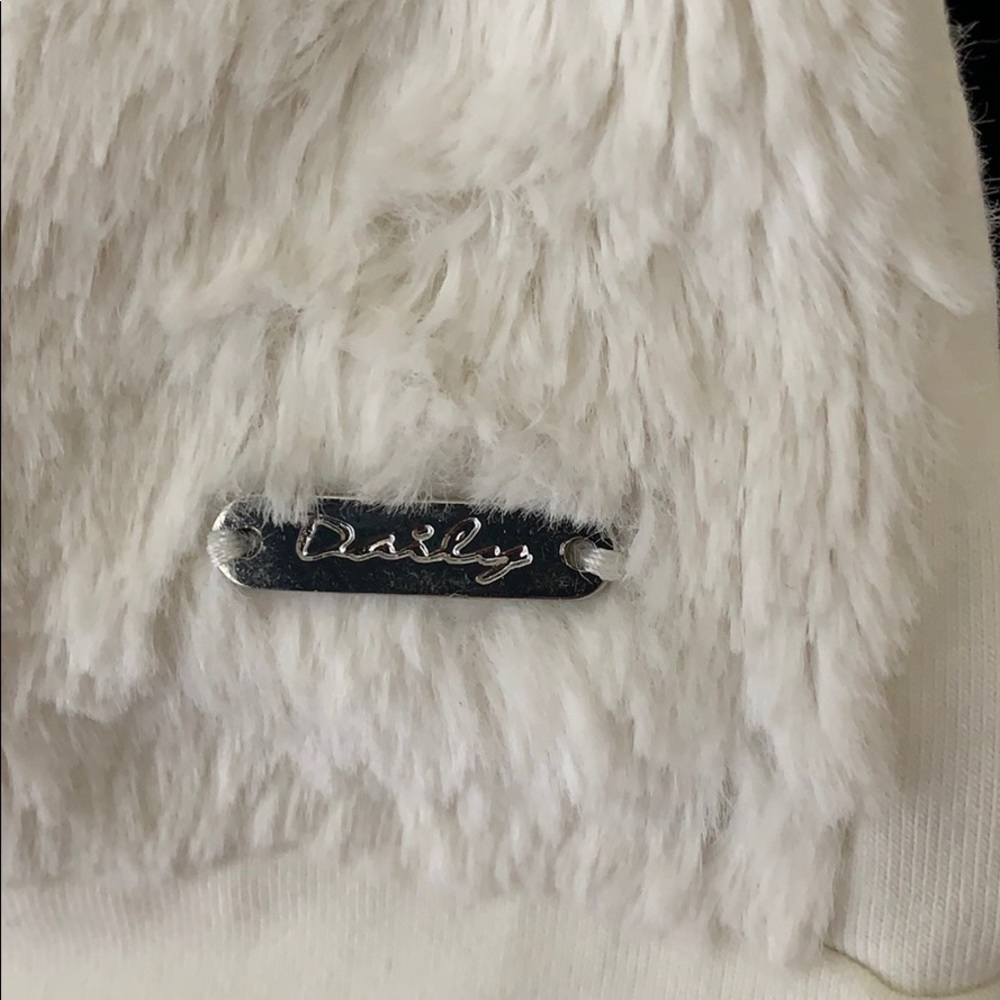 Daily Sherpa Zip up white jacket Size Small - Picture 5 of 7